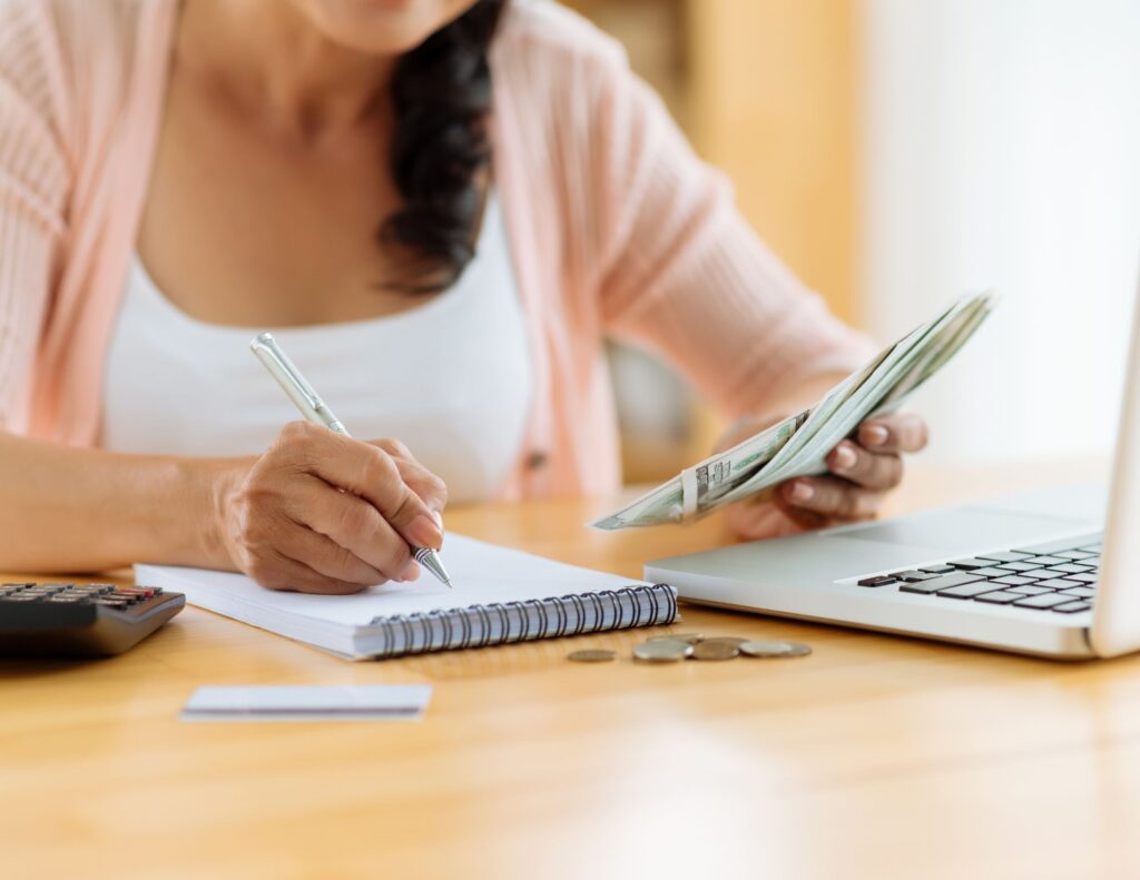Financial calculation and budget notebook